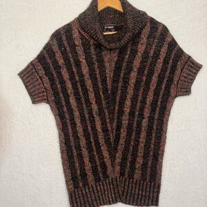 Women’s oversized cowl neck short sleeve sweater layering  Size Small/Medium fit